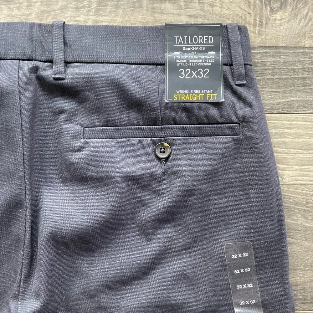 32x32 NWT Gap Tailored Khakis Men’s Charcoal Grey Straight Leg Flat Front 900951
